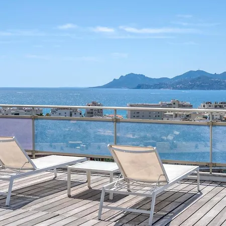 Ref 1918 - - Sea View Penthouse For Rent * Κάννες